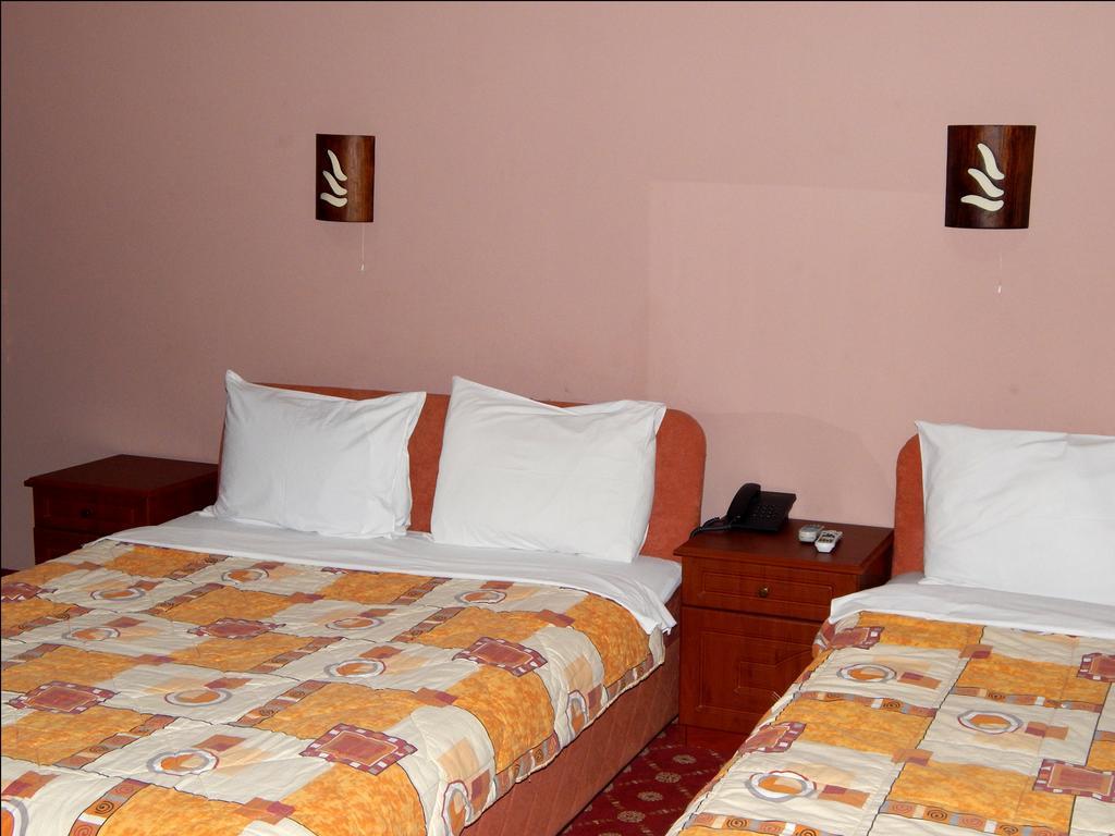 Hotel Emka Tetovo Buitenkant foto